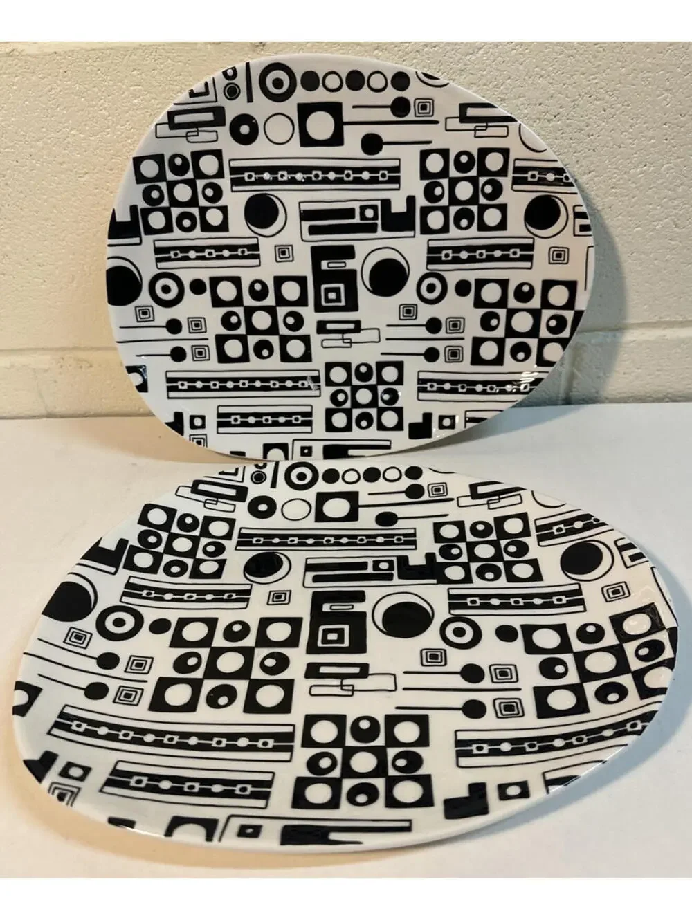 Pier 1 Traffix 2 Dinner Plates Black White Modern Geometric Abstract Oval Plates